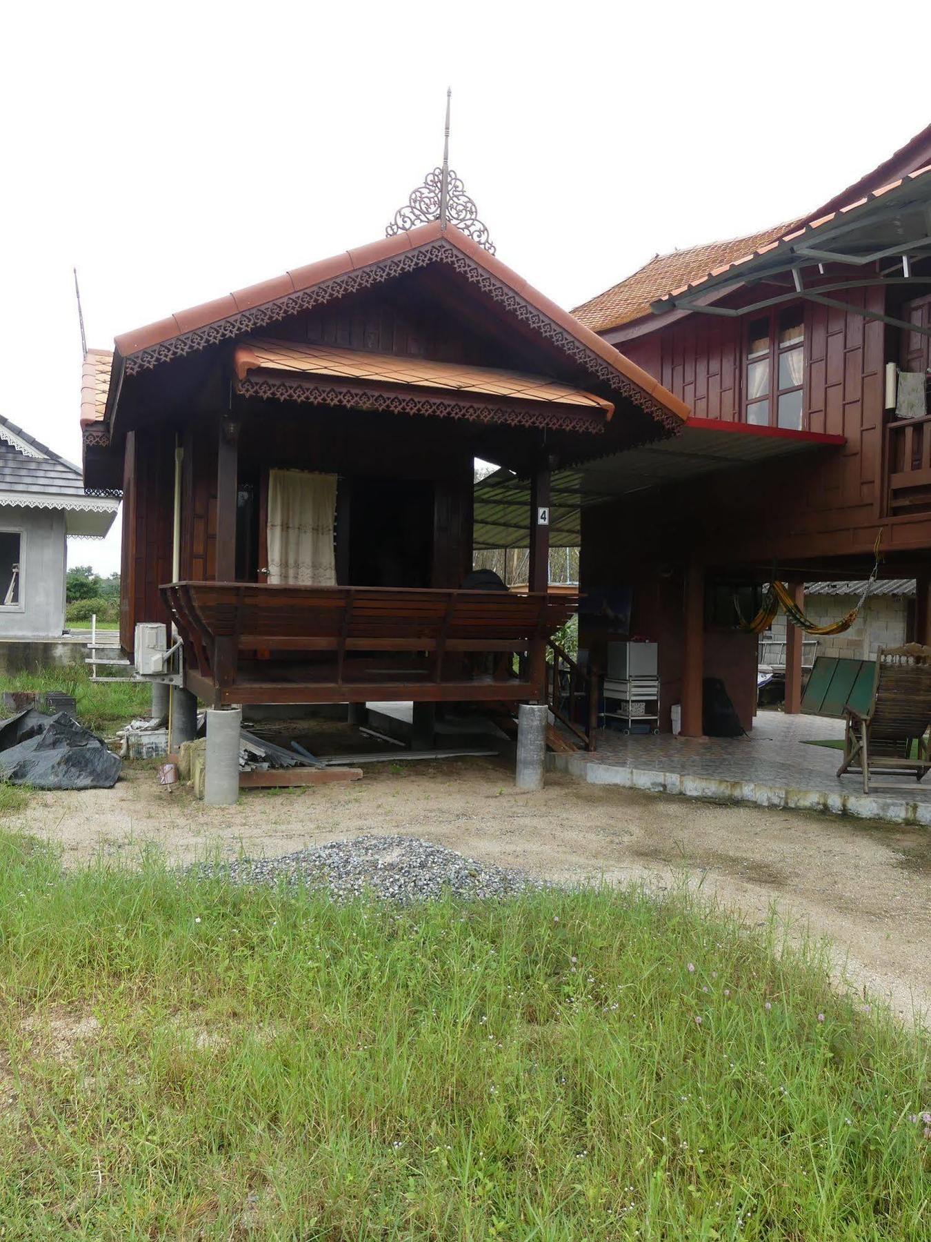 Health Care Land Hotel Nakhon Si Thammarat Exterior photo